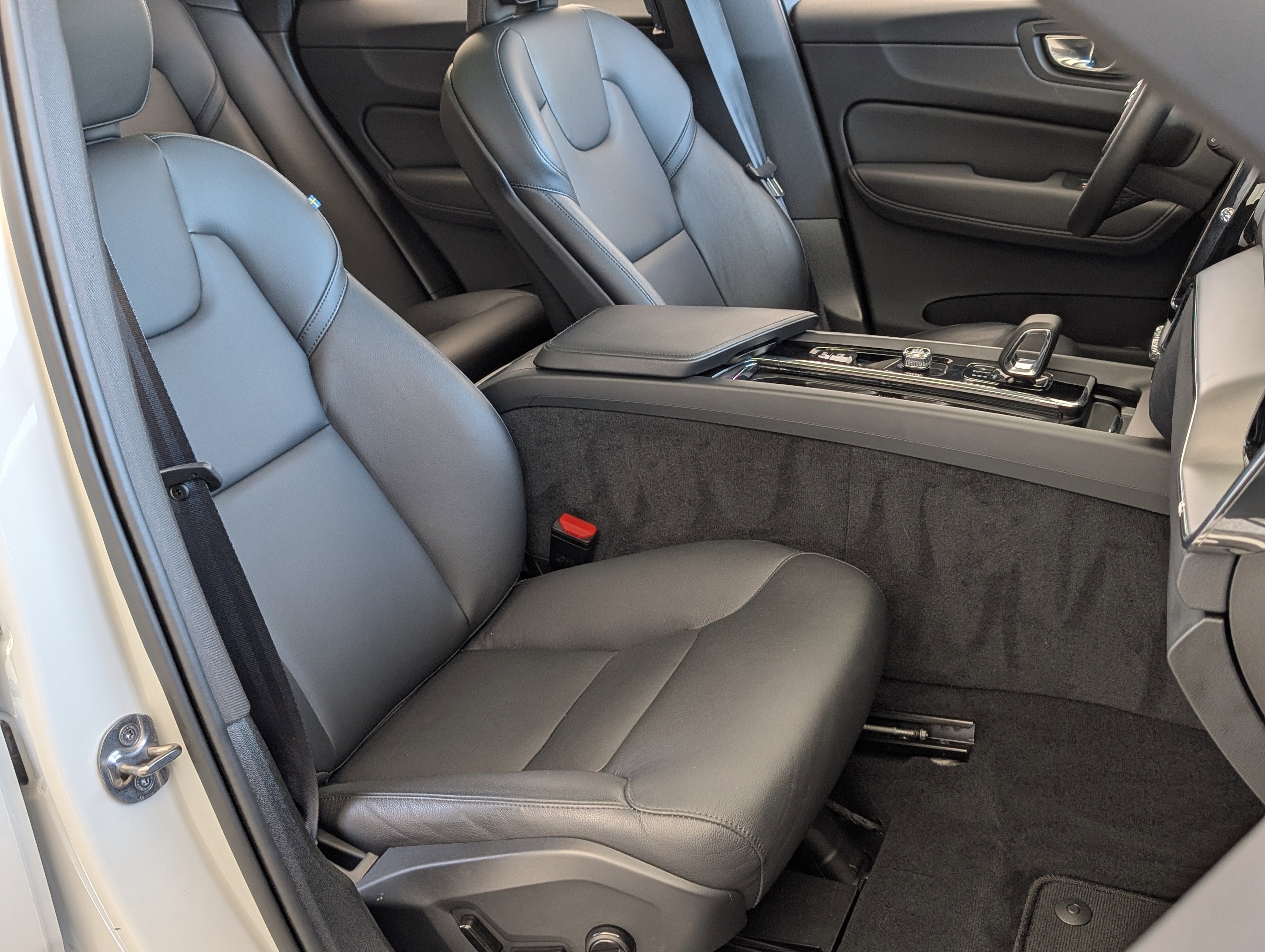 Used 2024 Volvo XC60 B5 Core image 23