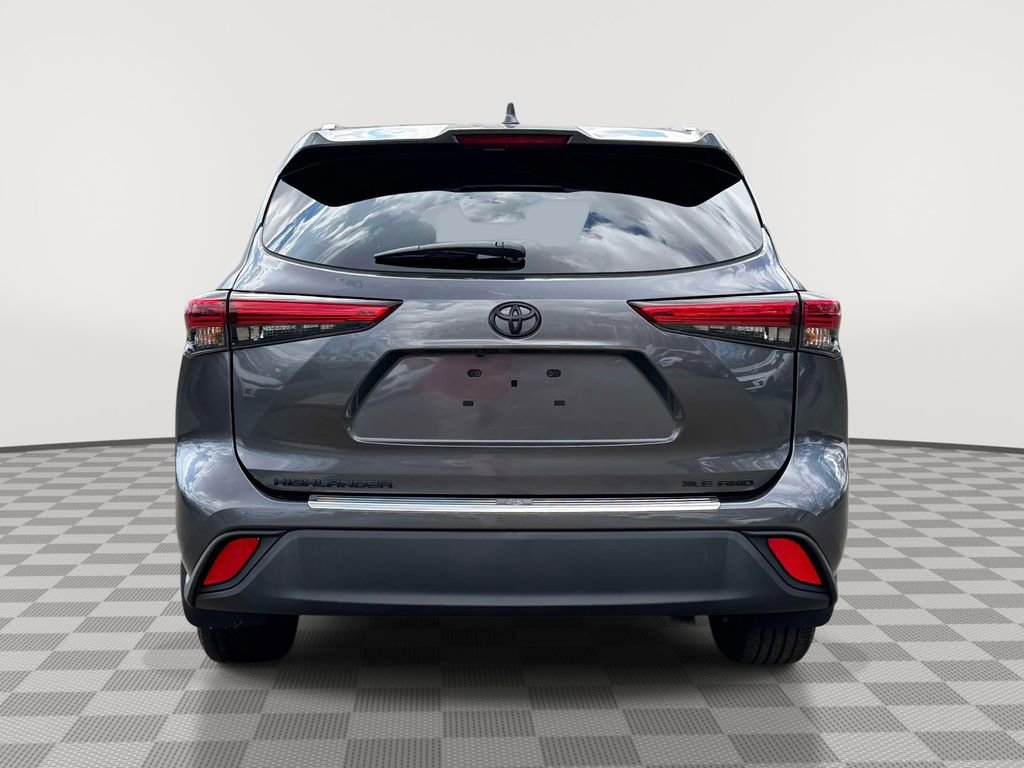 Used 2022 Toyota Highlander XLE AWD/4WD image 7