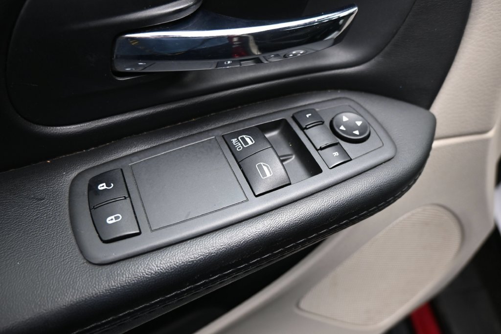 Used 2015 Dodge Grand Caravan American Value Package FWD image 11