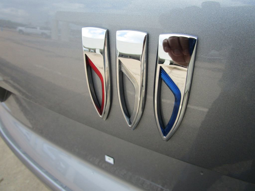 Used 2025 Buick Envision Preferred AWD/4WD image 13