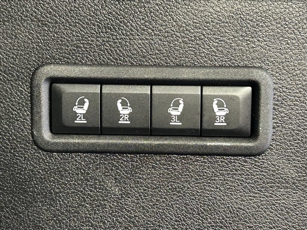Used 2022 Jeep Wagoneer Series III w/ Rear Seat Video Group 1 AWD/4WD image 16