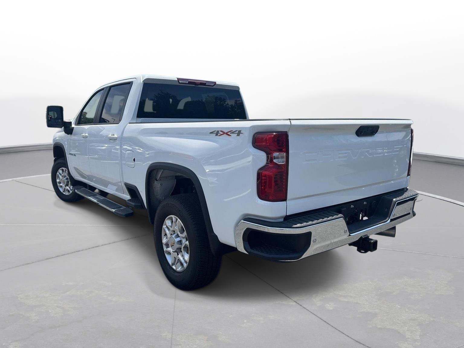 Used 2025 Chevrolet Silverado 3500 LT w/ Safety Package AWD/4WD image 8