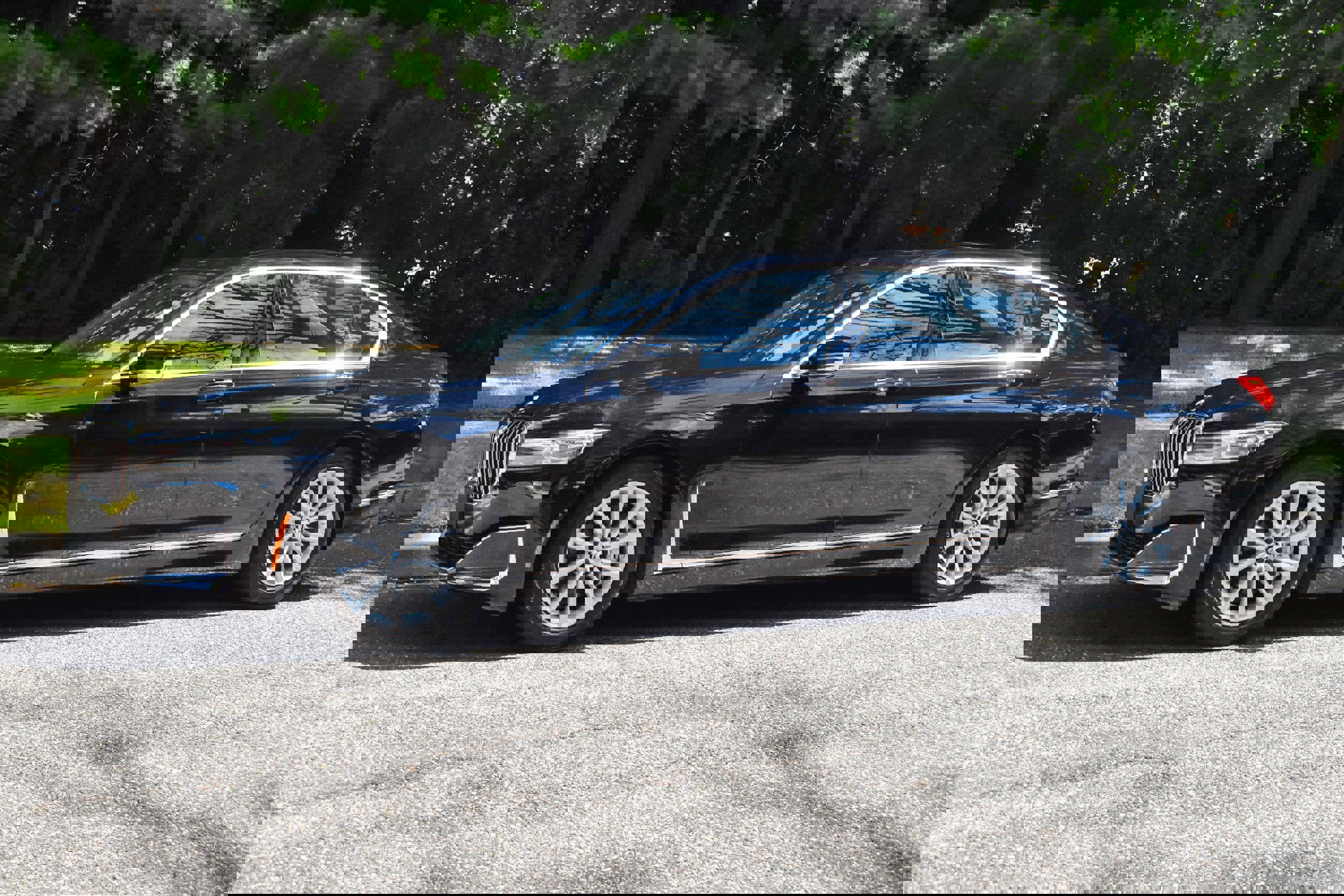 Used 2020 BMW 740i xDrive w/ Cold Weather Package image 2