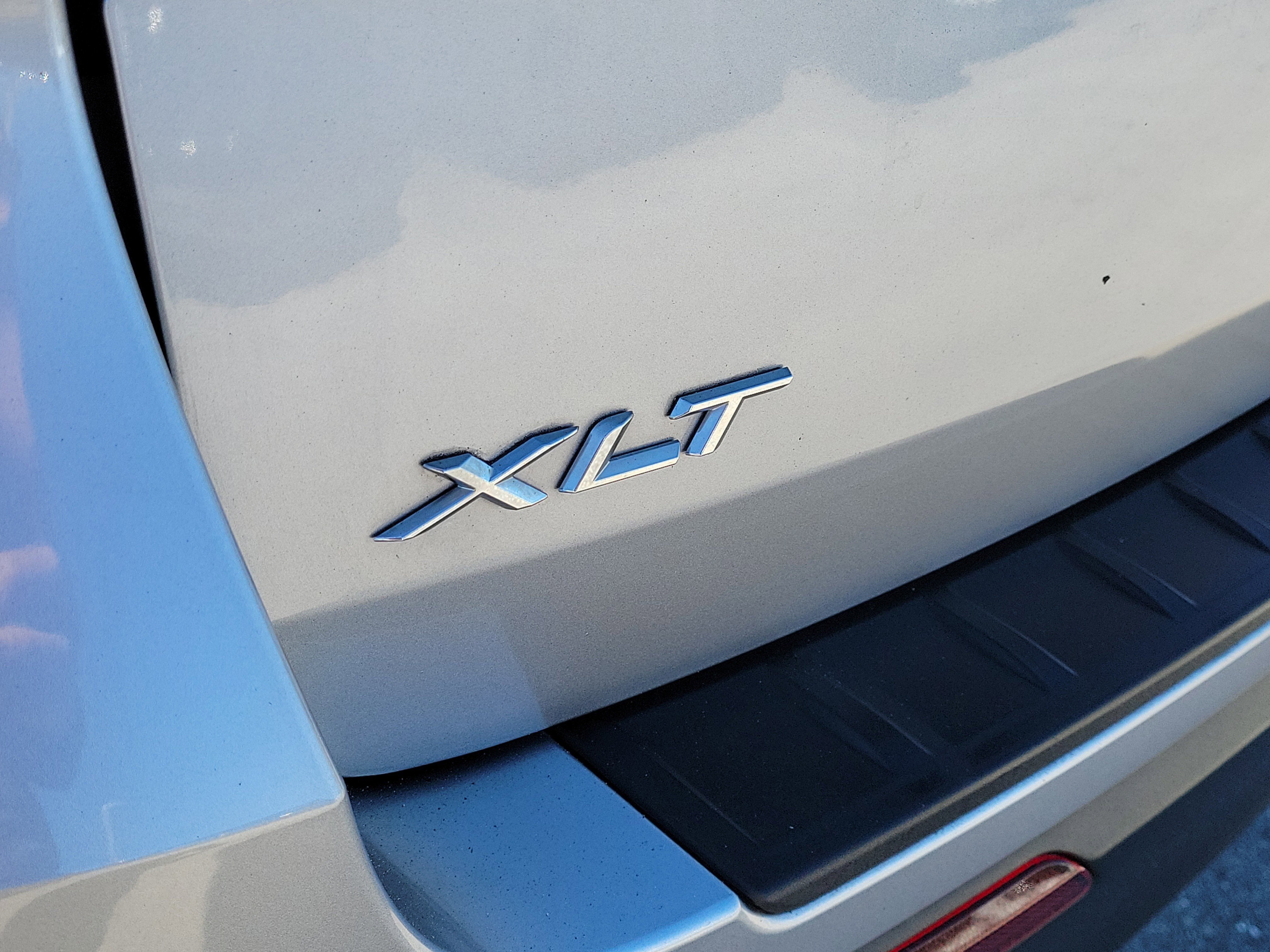 Used 2022 Ford Explorer XLT image 29