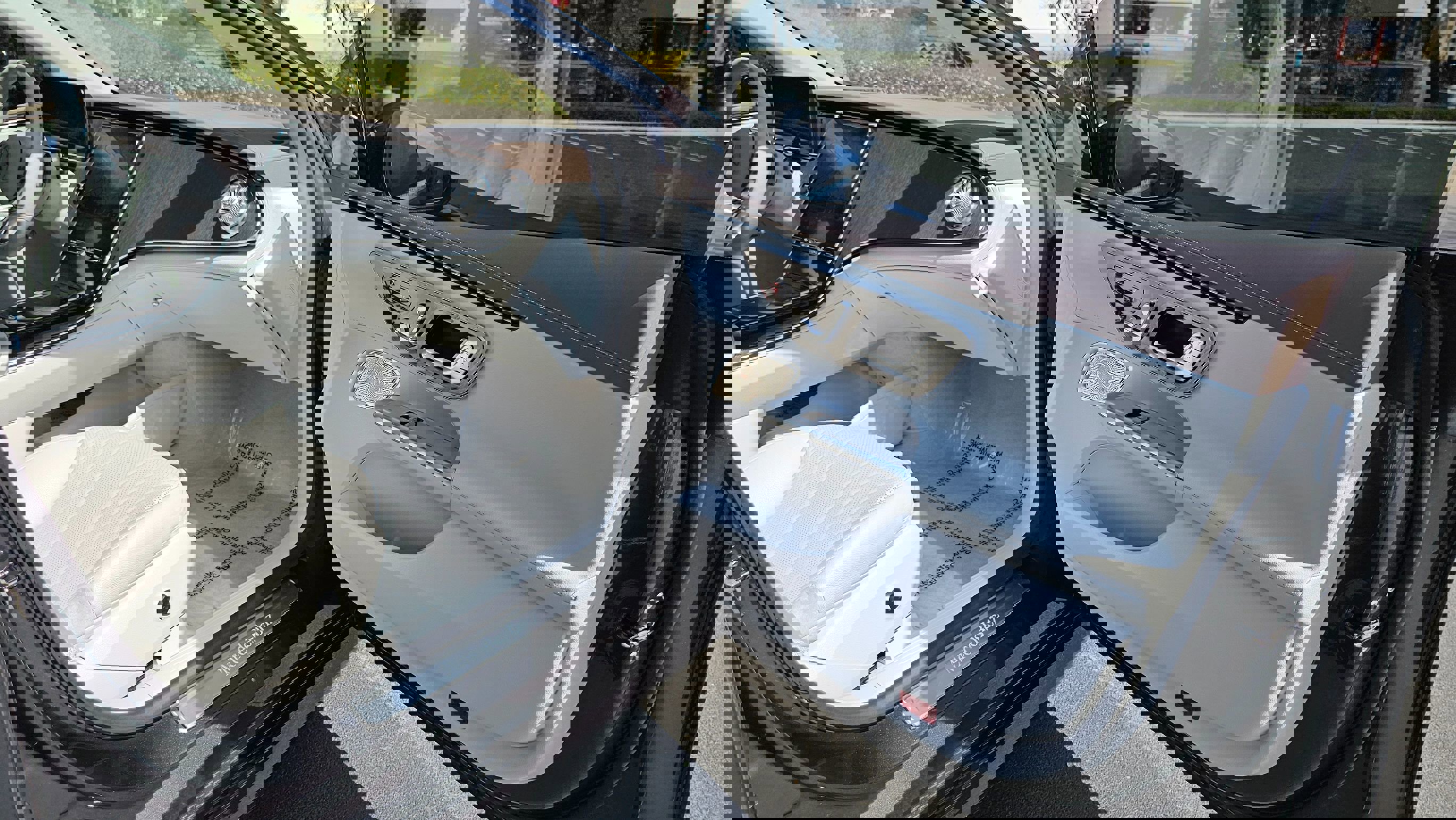 Used 2023 Mercedes-Benz EQE 500 4MATIC Sedan w/ Exclusive Trim Package image 34