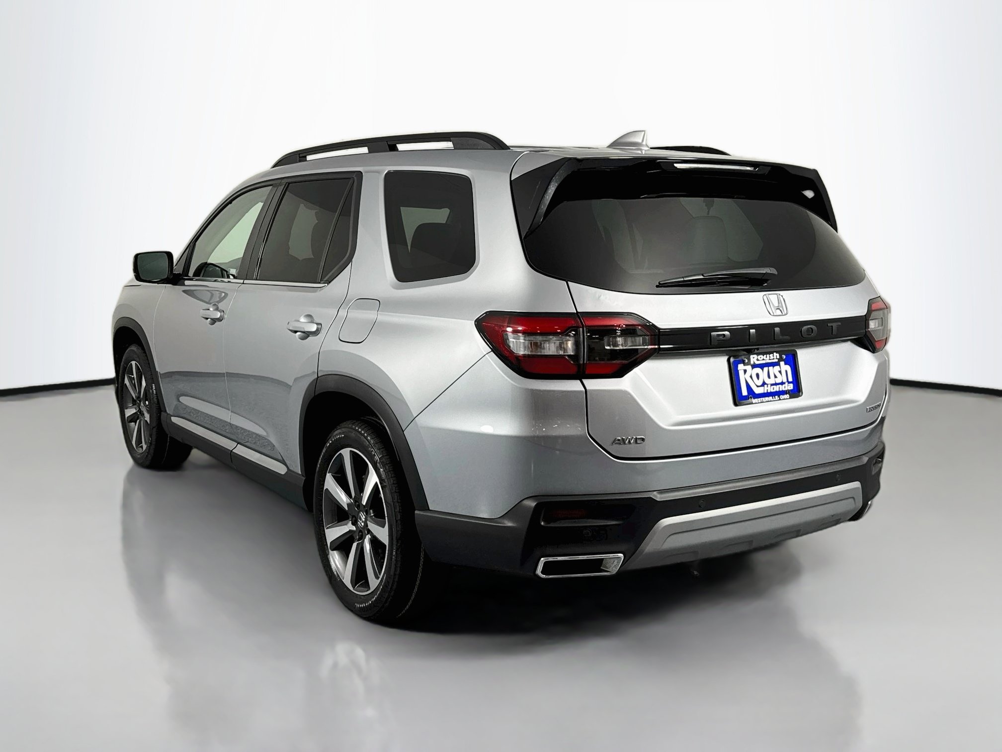 Certified 2025 Honda Pilot Touring image 7
