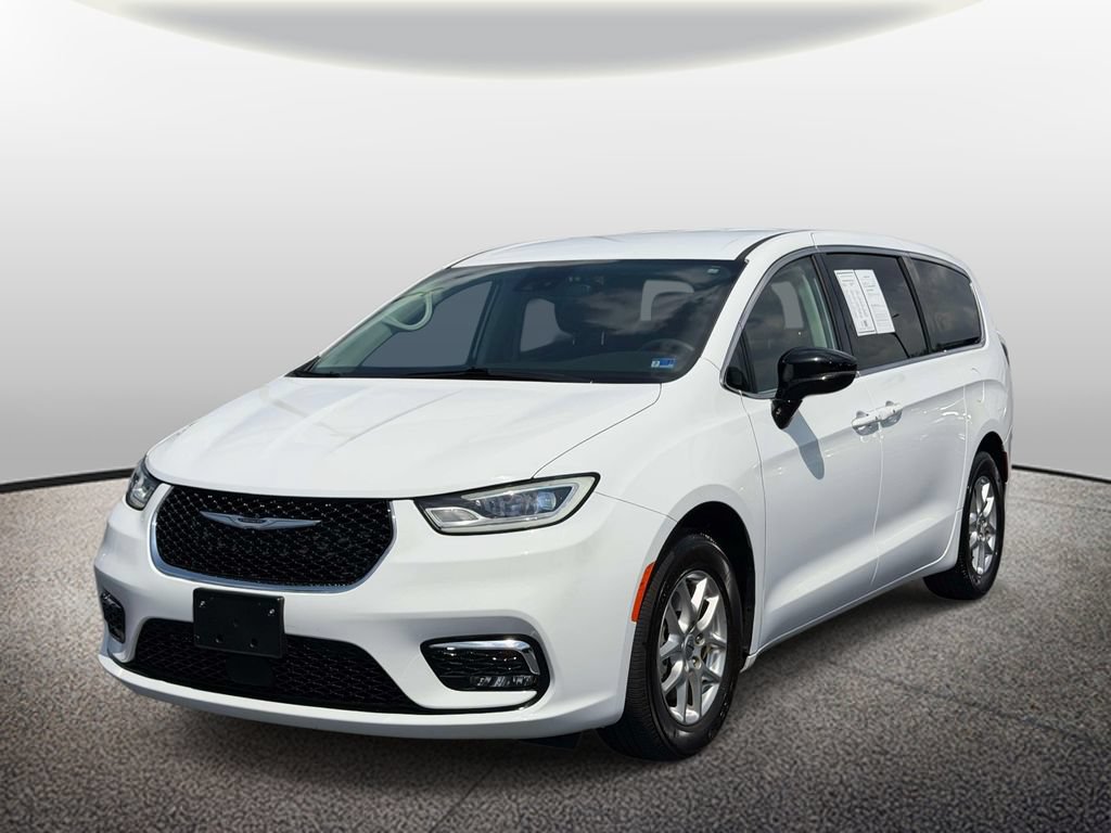 Used 2024 Chrysler Pacifica Touring-L FWD image 7