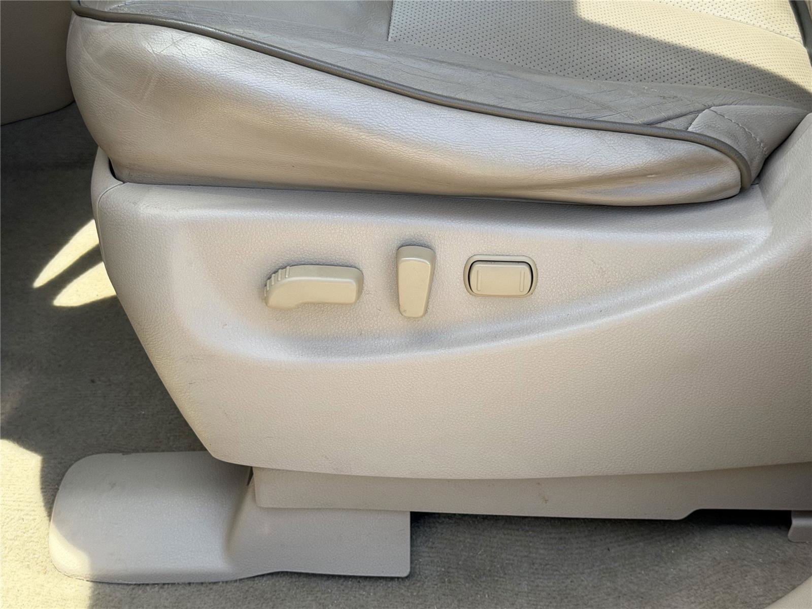 Used 2015 Nissan Quest Platinum FWD image 13