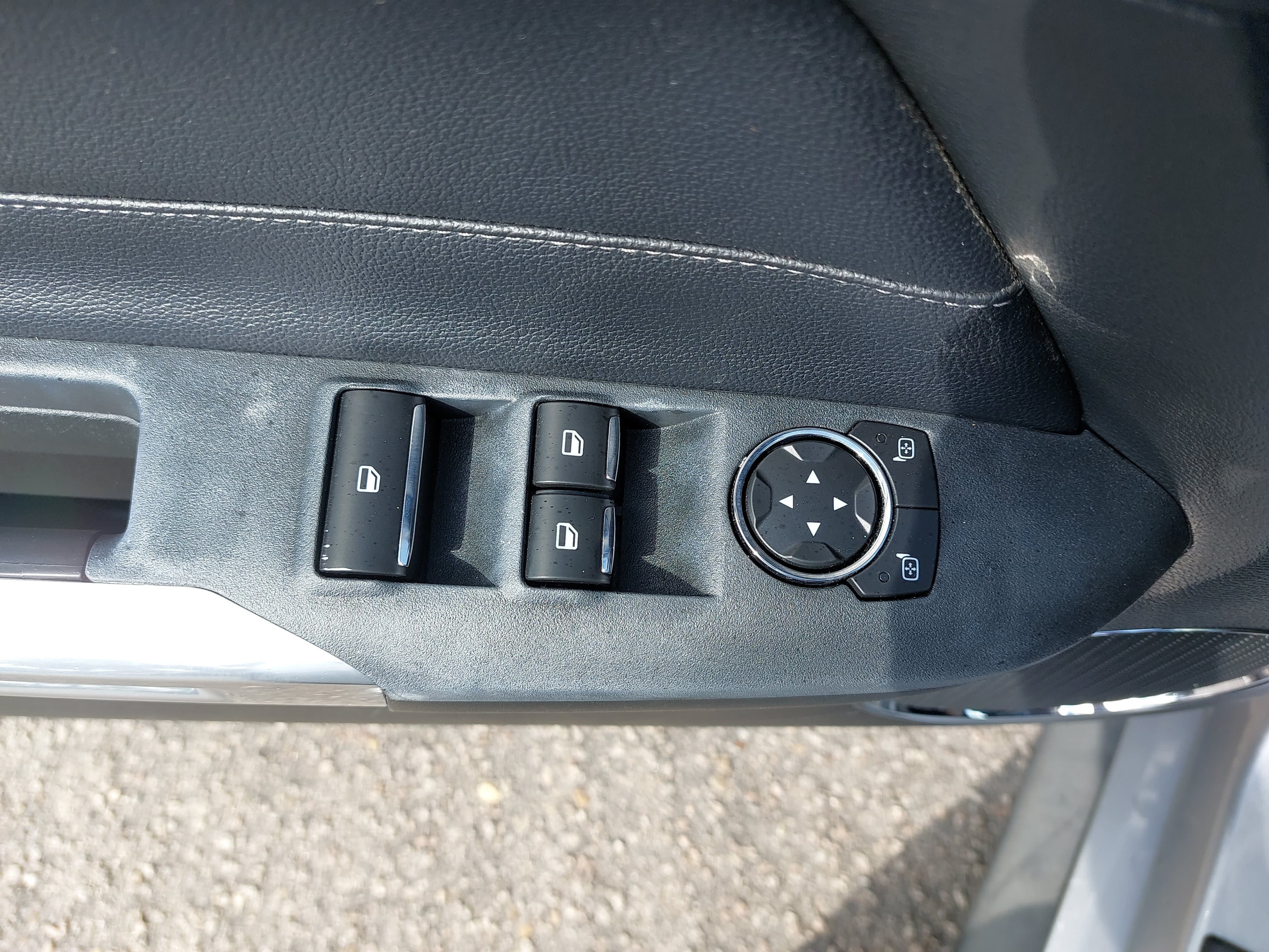 Used 2020 Ford Mustang Premium RWD image 29