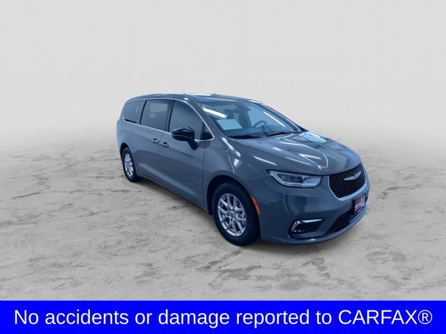 Used 2025 Chrysler Pacifica Select FWD image 3