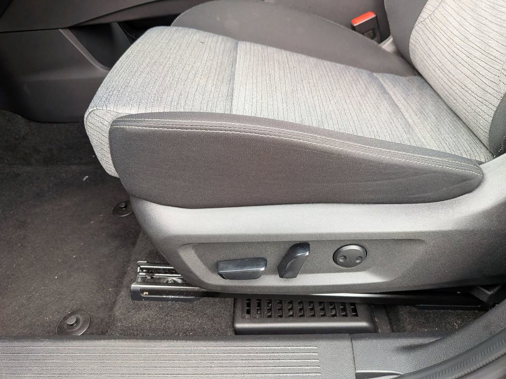 Used 2023 Nissan Rogue SV AWD/4WD image 16