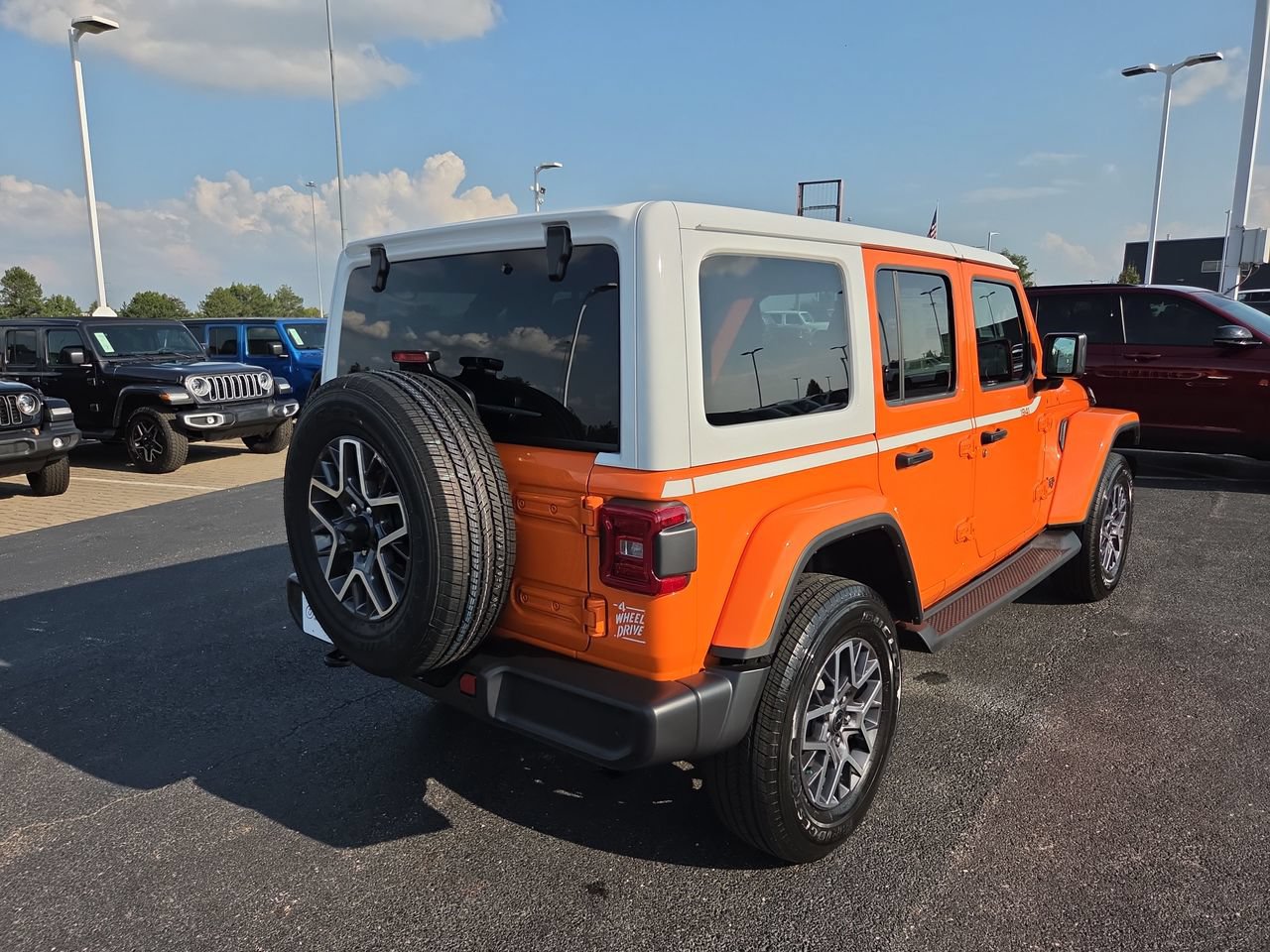 New 2026 Jeep Wrangler Unlimited Sahara w/ Whitecap Package AWD/4WD image 28