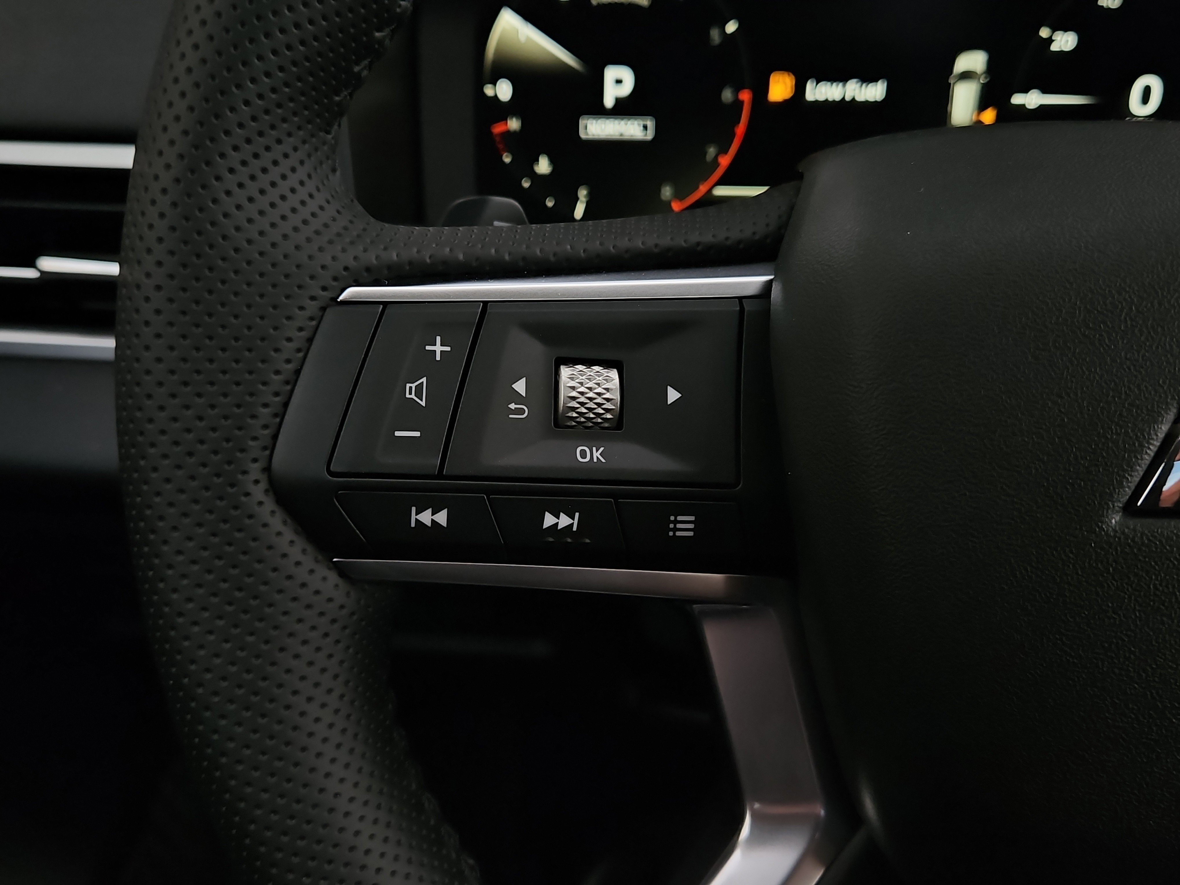 New 2025 Mitsubishi Outlander SE image 13
