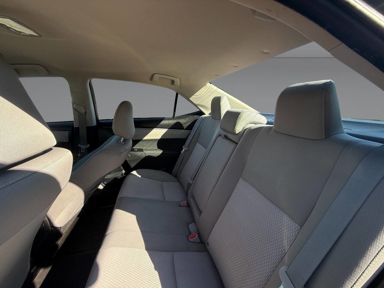 Used 2015 Toyota Corolla LE FWD image 30