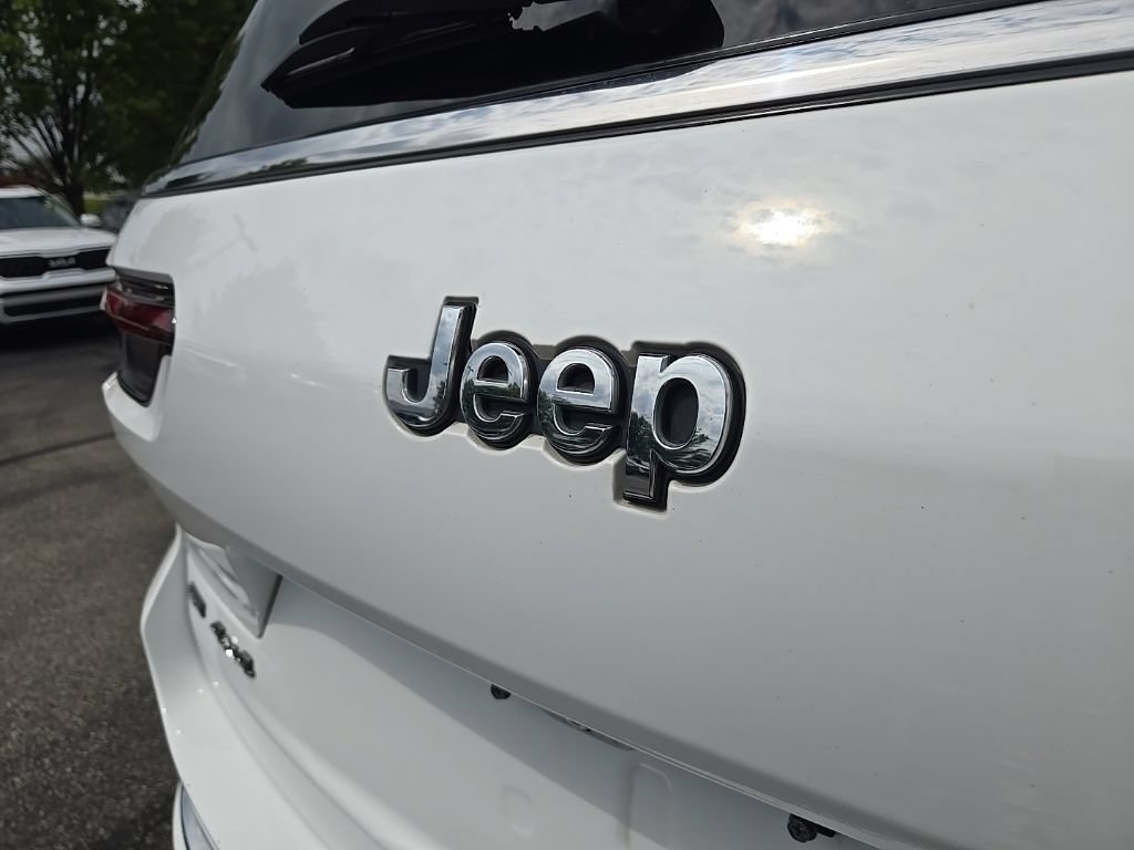 Used 2021 Jeep Grand Cherokee L Overland w/ Luxury Tech Group IV AWD/4WD image 13
