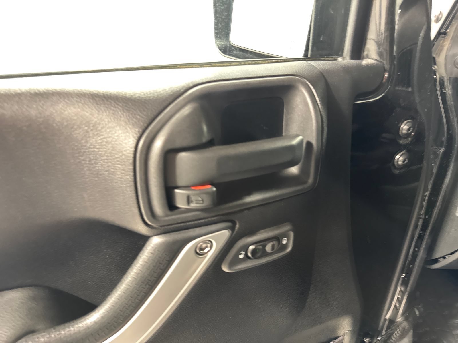 Used 2012 Jeep Wrangler Sahara w/ Connectivity Group AWD/4WD image 16
