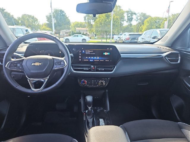 Used 2026 Chevrolet TrailBlazer LT w/ LT Cold Weather Package AWD/4WD image 13