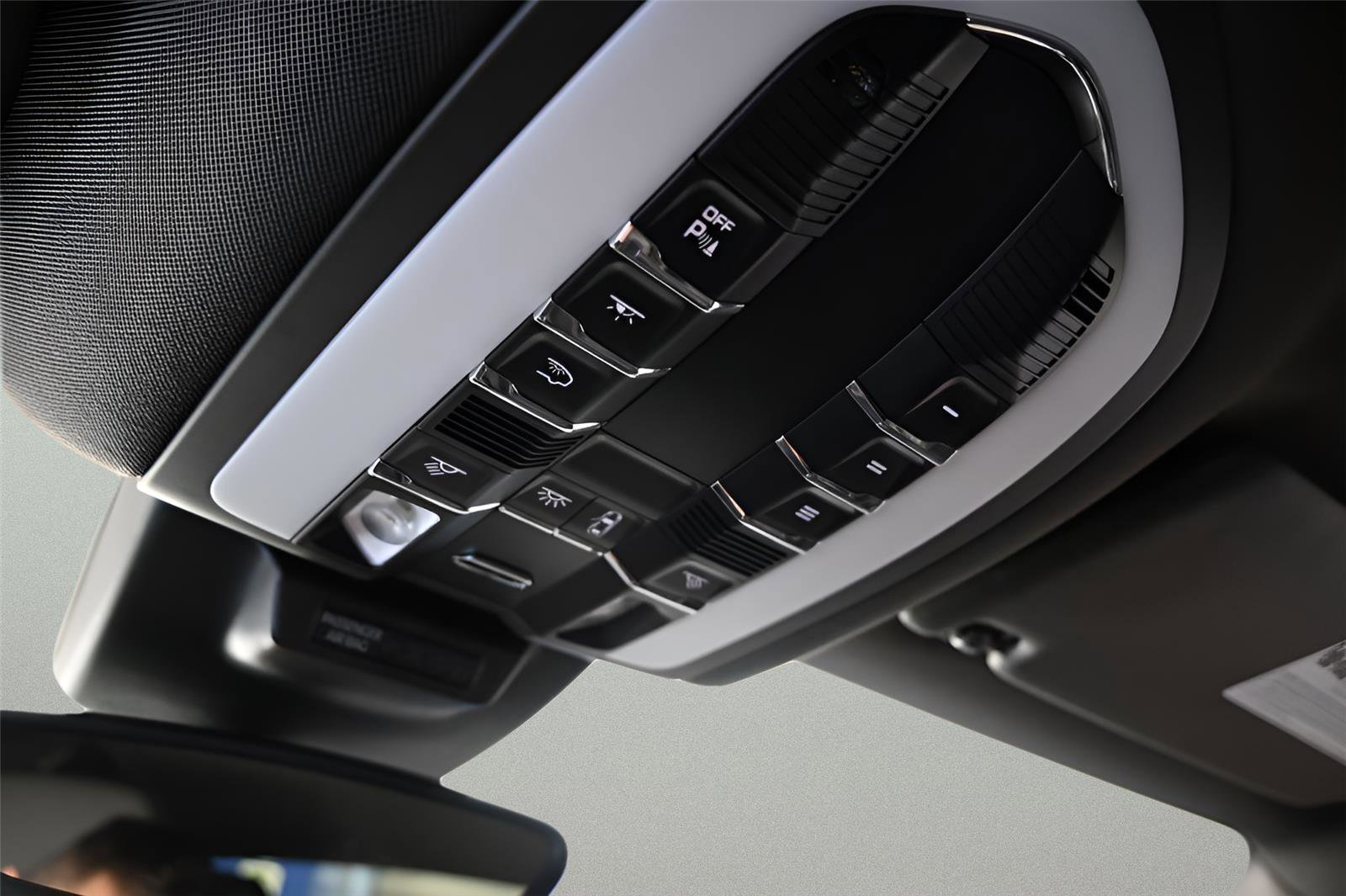 Used 2018 Porsche Macan AWD/4WD image 29