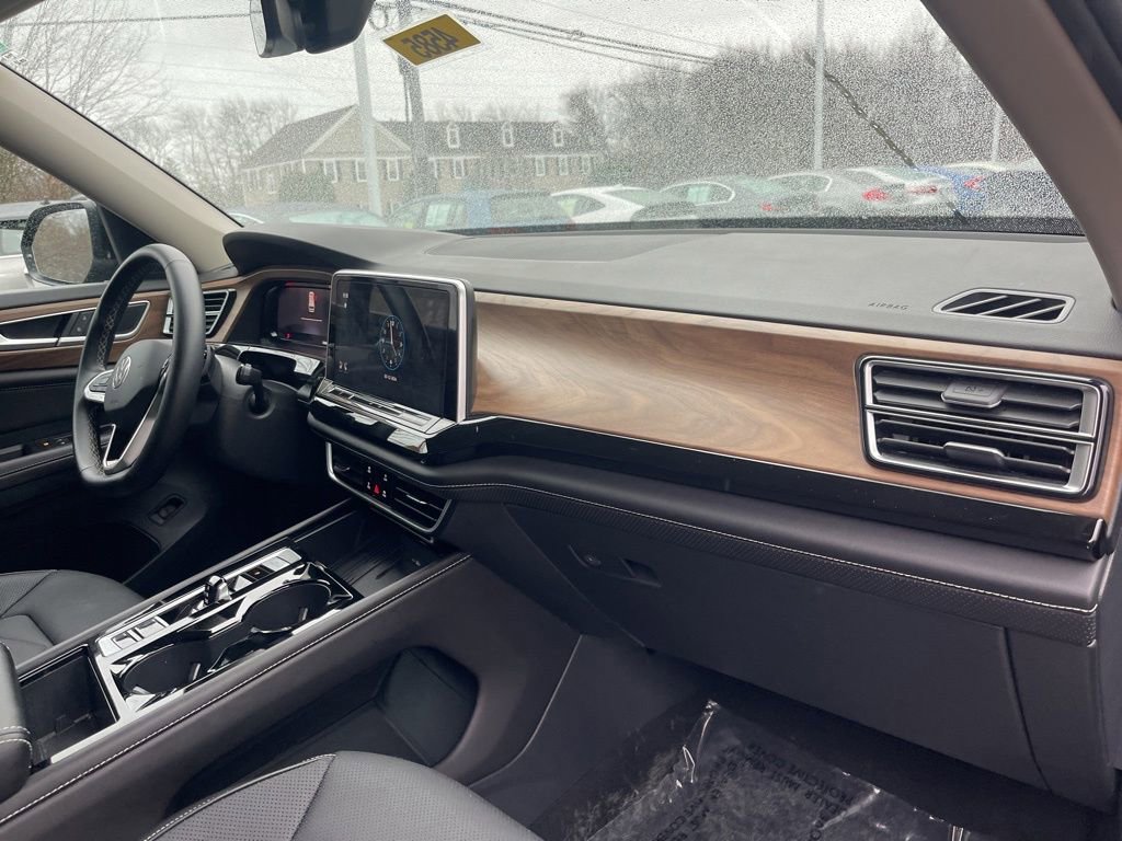 Used 2025 Volkswagen Atlas SE image 12