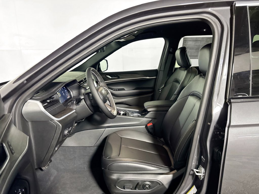 New 2026 Jeep Grand Cherokee Limited w/ MOPAR Finishing Package AWD/4WD image 11