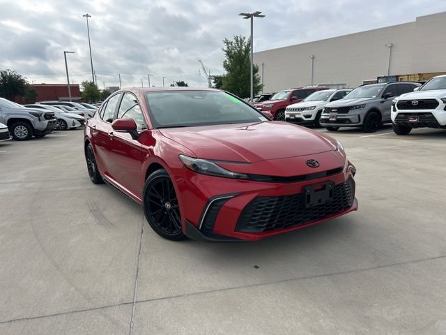 Used 2025 Toyota Camry SE w/ Convenience Package FWD image 1