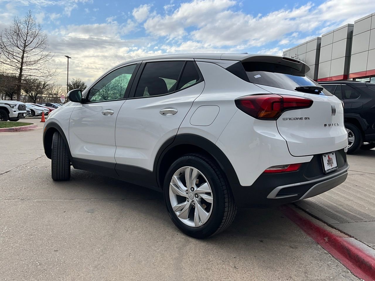 Used 2025 Buick Encore GX Preferred image 8