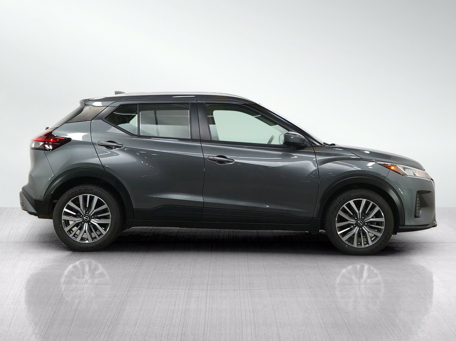 Used 2022 Nissan Kicks SV FWD image 7