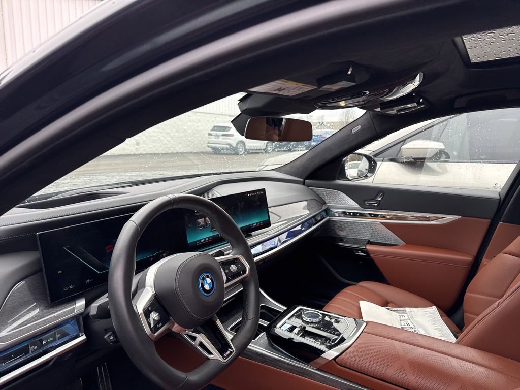 Used 2023 BMW i7 xDrive60 image 12