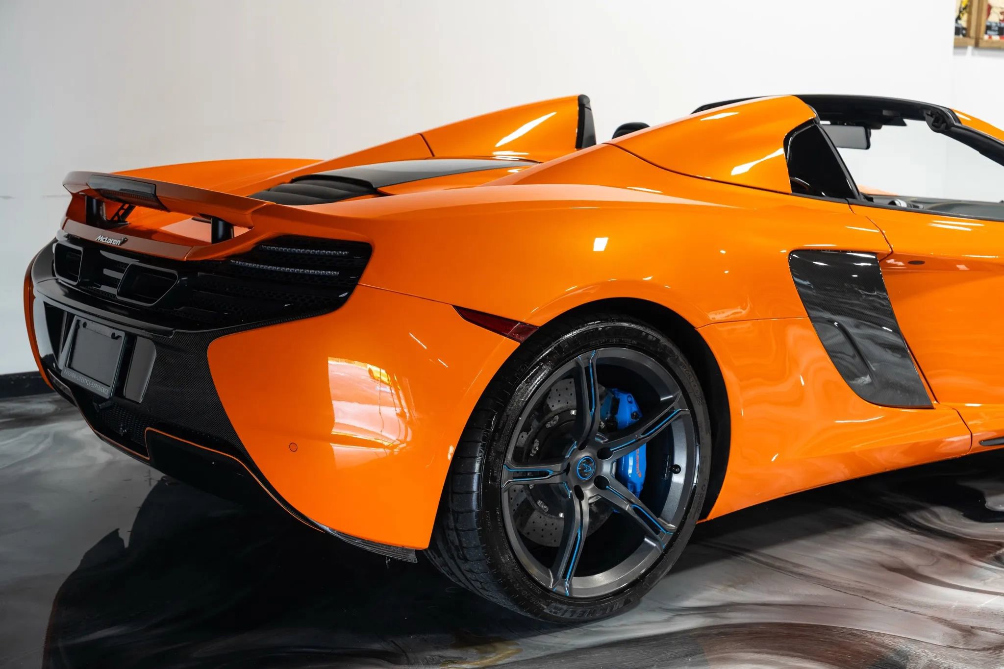 Used 2016 McLaren 650S Spider image 9