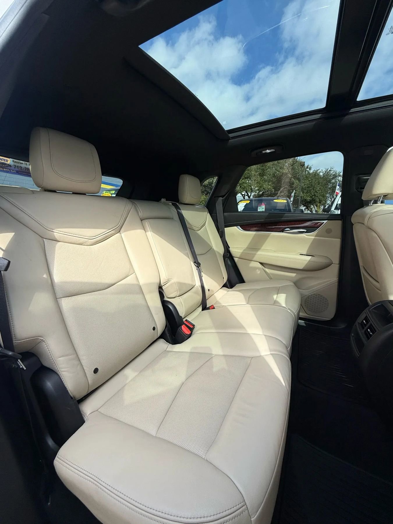 Used 2018 Cadillac XT5 Luxury w/ Driver Awareness Package image 19