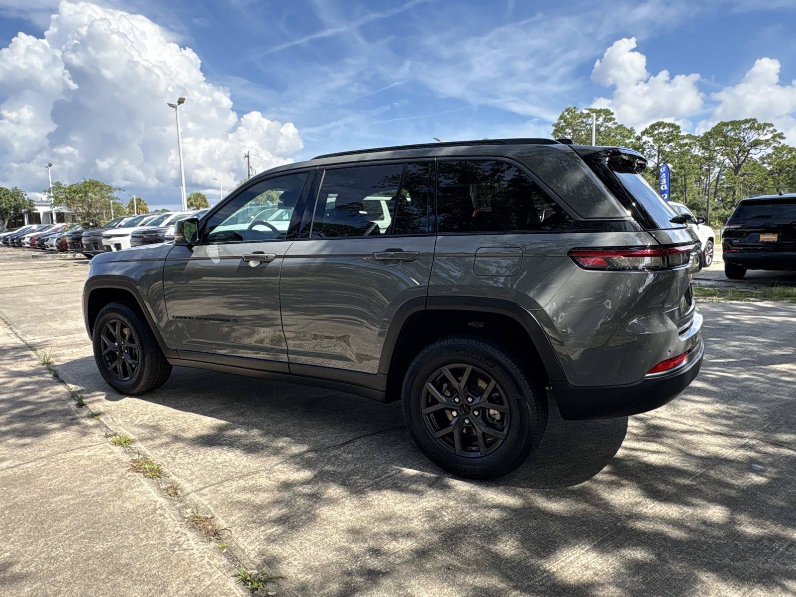 New 2027 Jeep Grand Cherokee Altitude RWD image 5