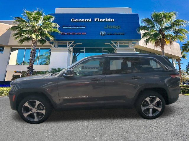 Used 2023 Jeep Grand Cherokee Limited w/ Trailer Tow Prep Group (B) AWD/4WD image 8