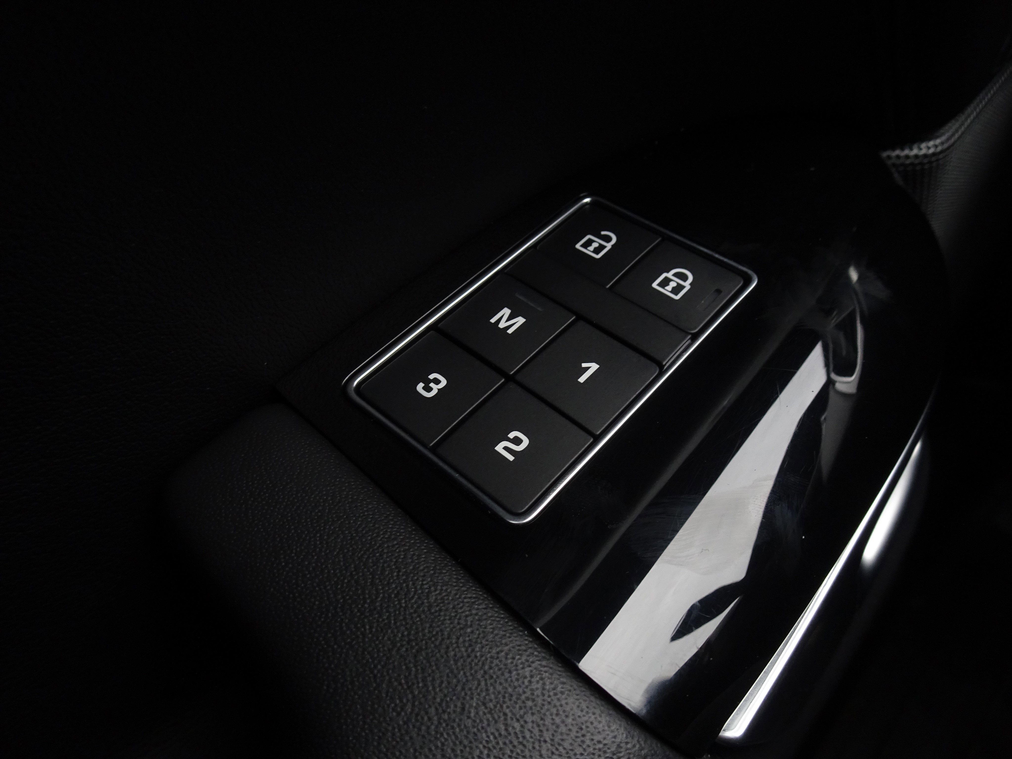 Certified 2022 Land Rover Range Rover Sport HSE Silver Edition image 37