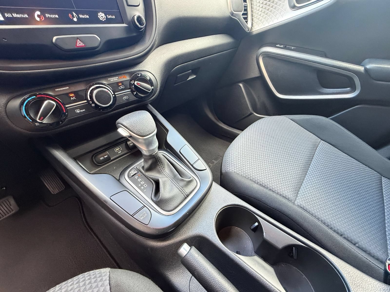Used 2025 Kia Soul LX w/ LX Technology Package FWD image 39