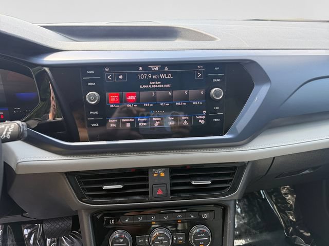 Certified 2024 Volkswagen Taos SE w/ Panoramic Sunroof Package FWD image 15