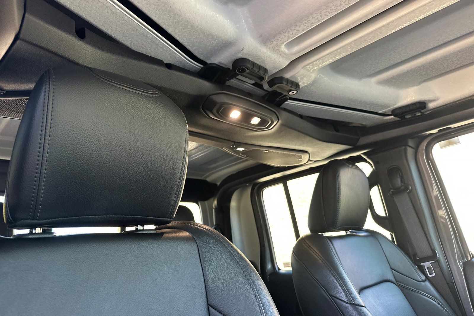 Used 2025 Jeep Gladiator Sport AWD/4WD image 15
