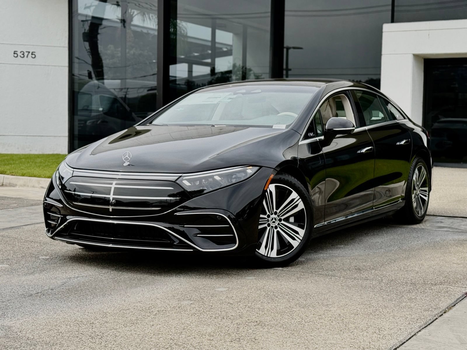 New 2026 Mercedes-Benz EQS 580 4MATIC Sedan image 2