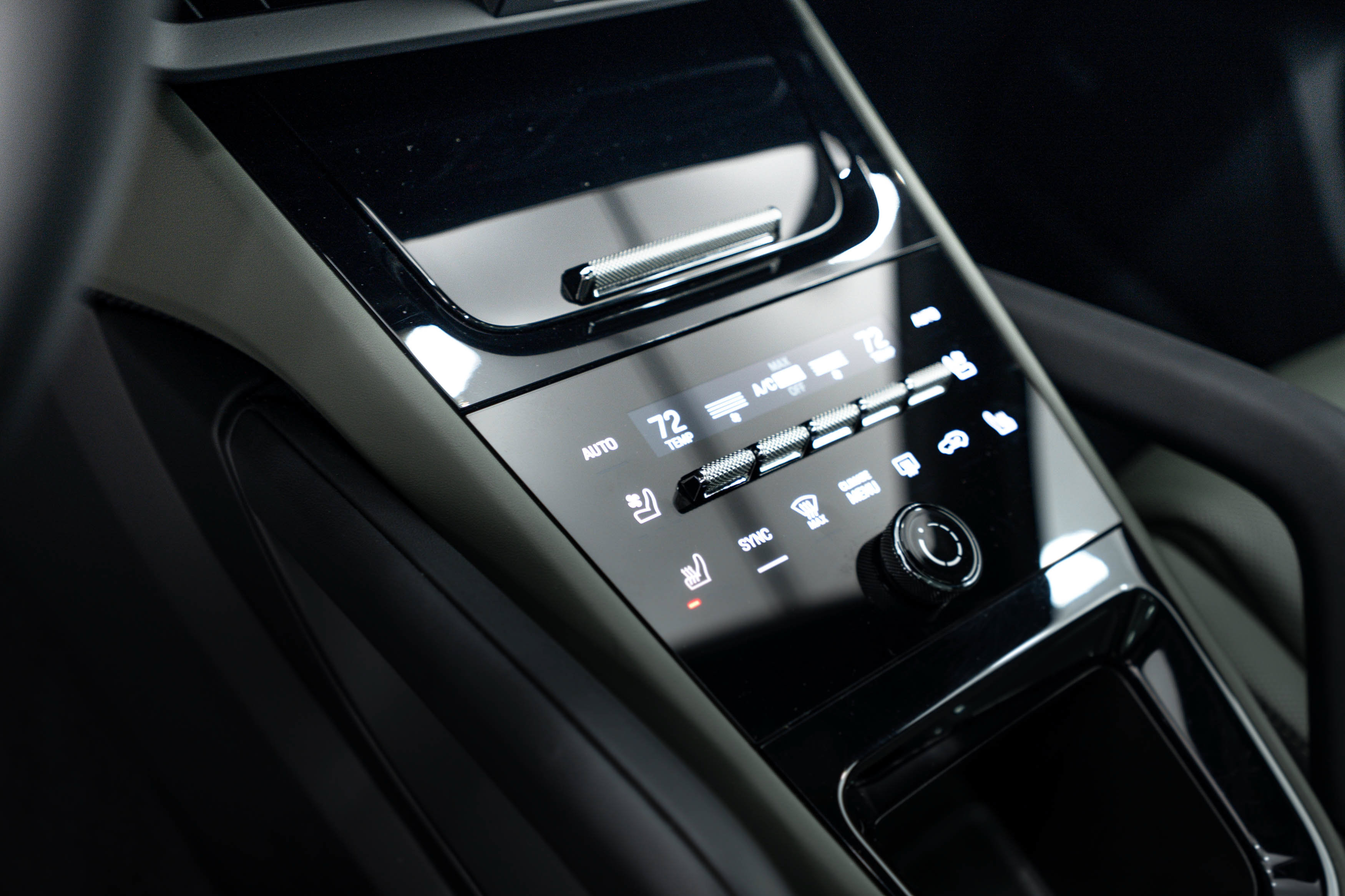 Certified 2025 Porsche Cayenne E-Hybrid Coupe AWD/4WD image 19