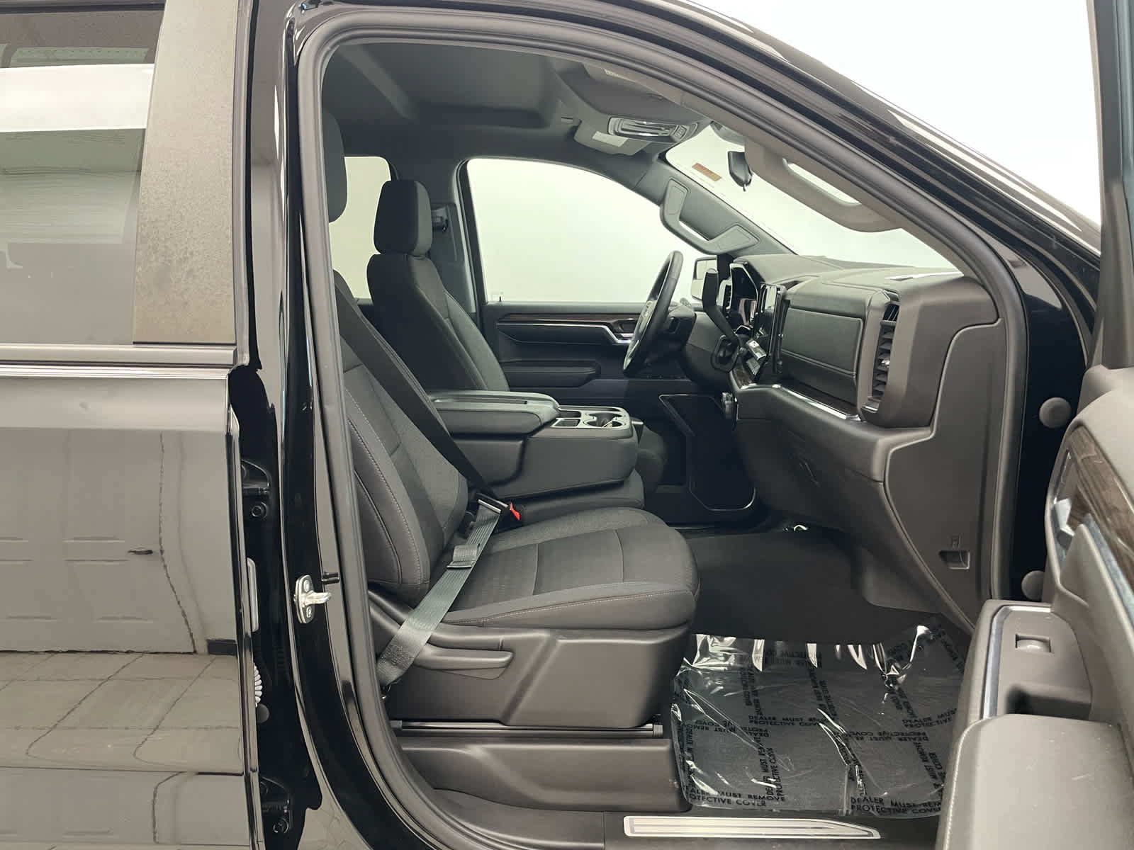 Certified 2024 Chevrolet Silverado 1500 LT AWD/4WD image 16