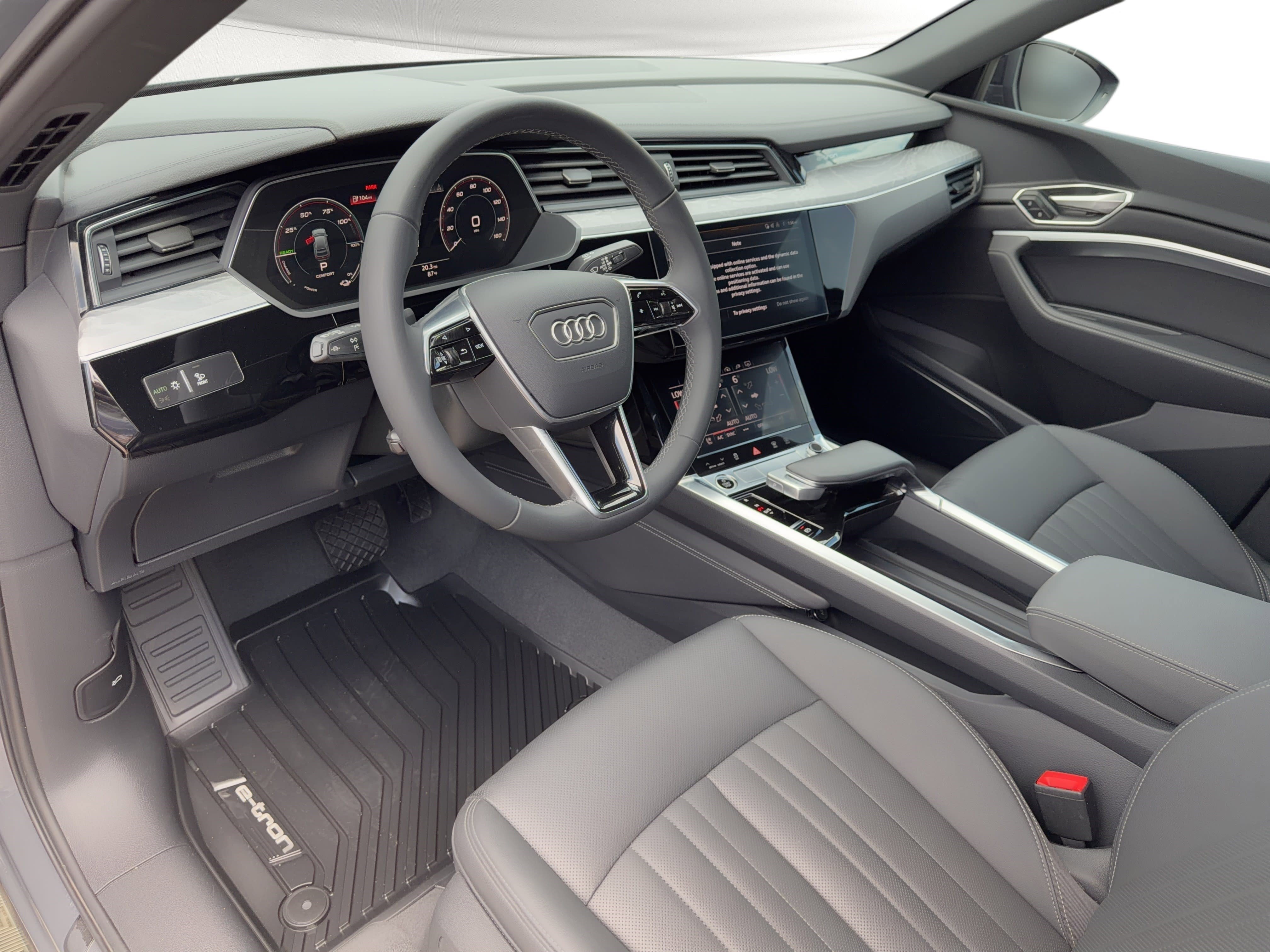 Used 2024 Audi Q8 e-tron Premium Plus w/ Premium Plus Package image 4