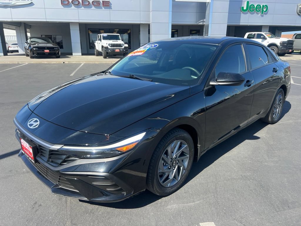 Used 2025 Hyundai Elantra Hybrid FWD image 6