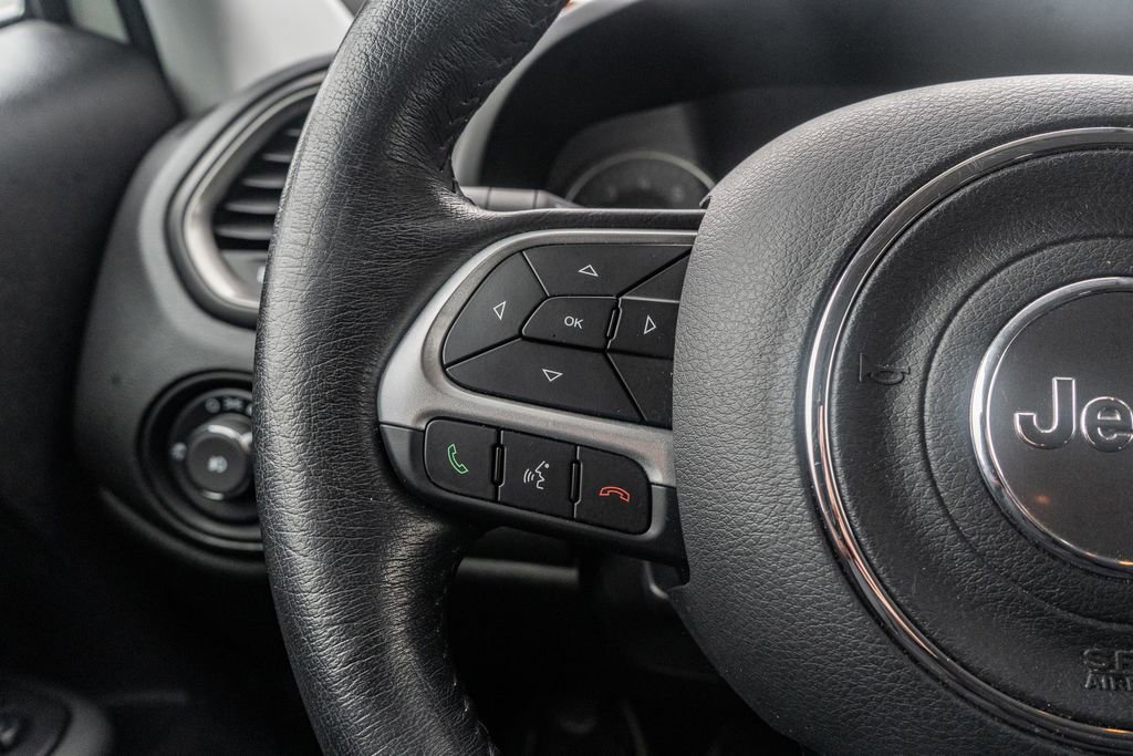 Used 2023 Jeep Renegade Limited image 21