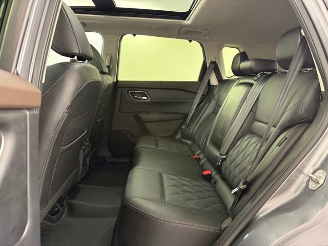 Used 2023 Nissan Rogue Platinum w/ Platinum Premium Package image 13