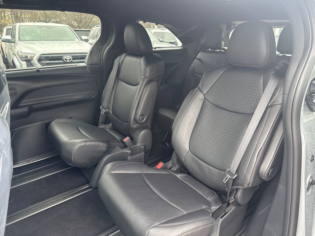 New 2026 Toyota Sienna XLE Woodland Edition image 32