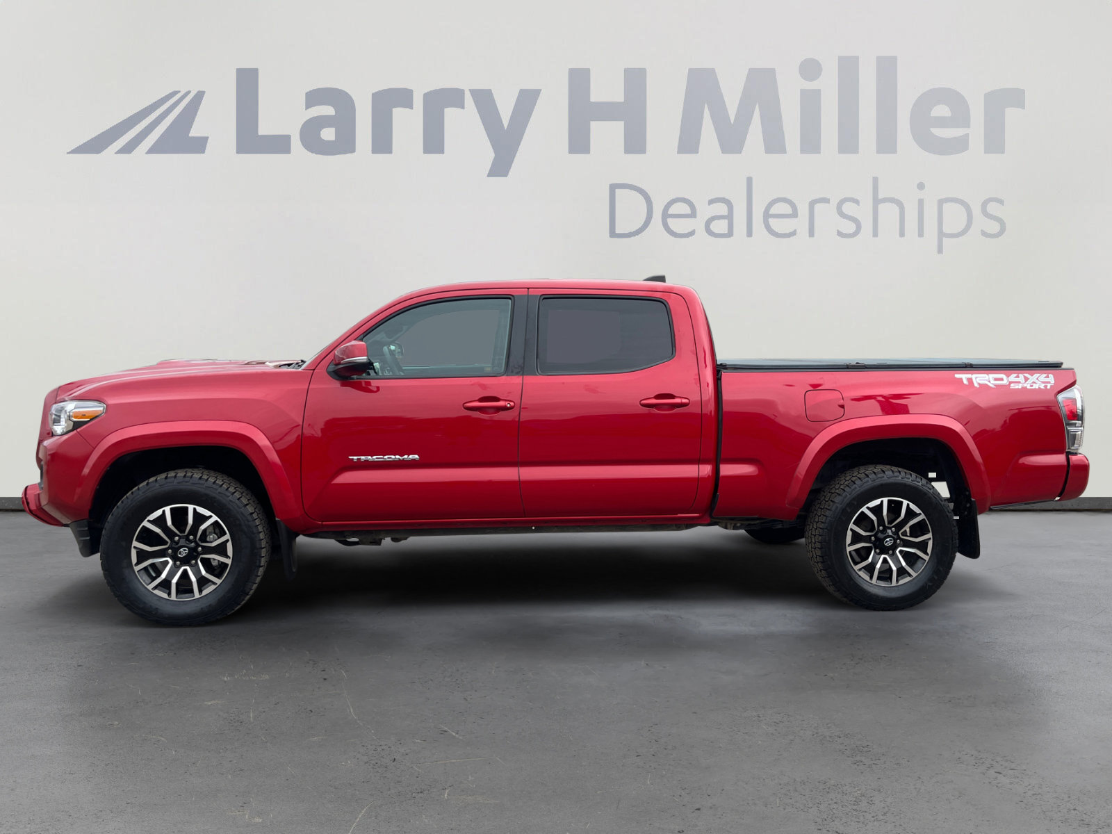 Used 2021 Toyota Tacoma TRD Sport AWD/4WD image 2