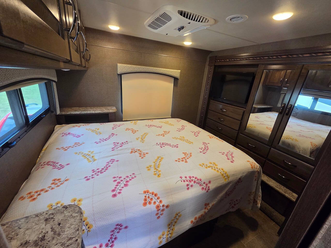 Used 2017 Ford E-450 and Econoline 450 Super Duty w/ Motorhome Prep Package RWD image 23