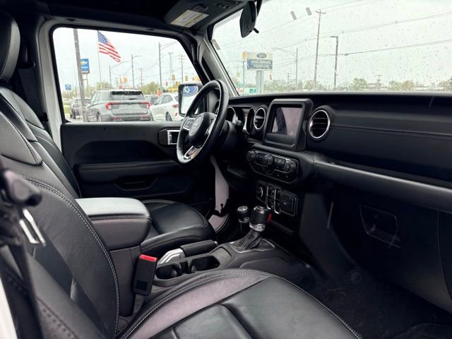 Used 2019 Jeep Wrangler Unlimited Sahara w/ Cold Weather Group AWD/4WD image 11