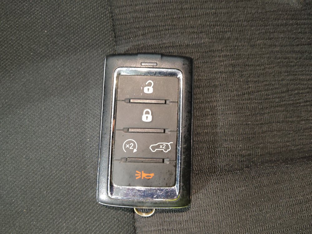 Used 2023 Jeep Grand Cherokee Laredo w/ Luxury Tech Group I AWD/4WD image 32
