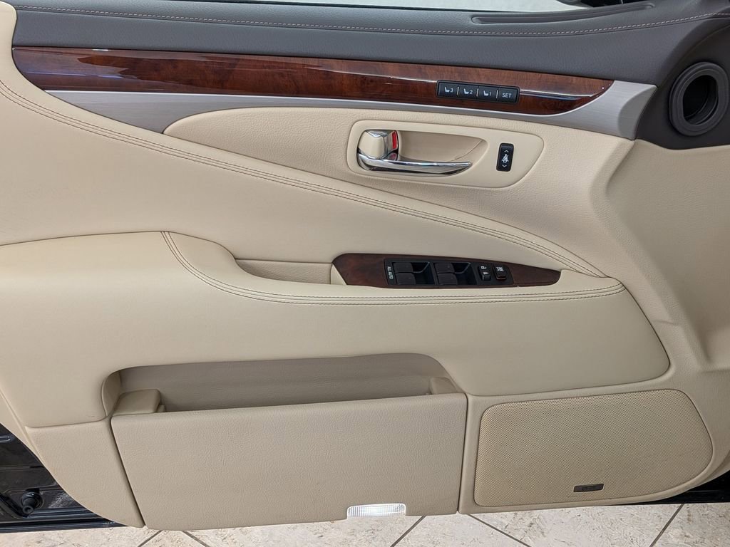 Used 2014 Lexus LS 460 AWD w/ Comfort Package image 15