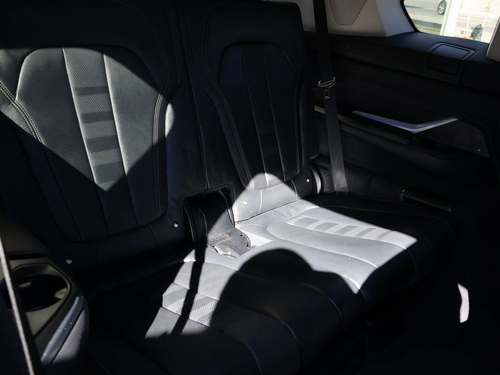 Used 2021 BMW X7 xDrive40i w/ Premium Package image 15